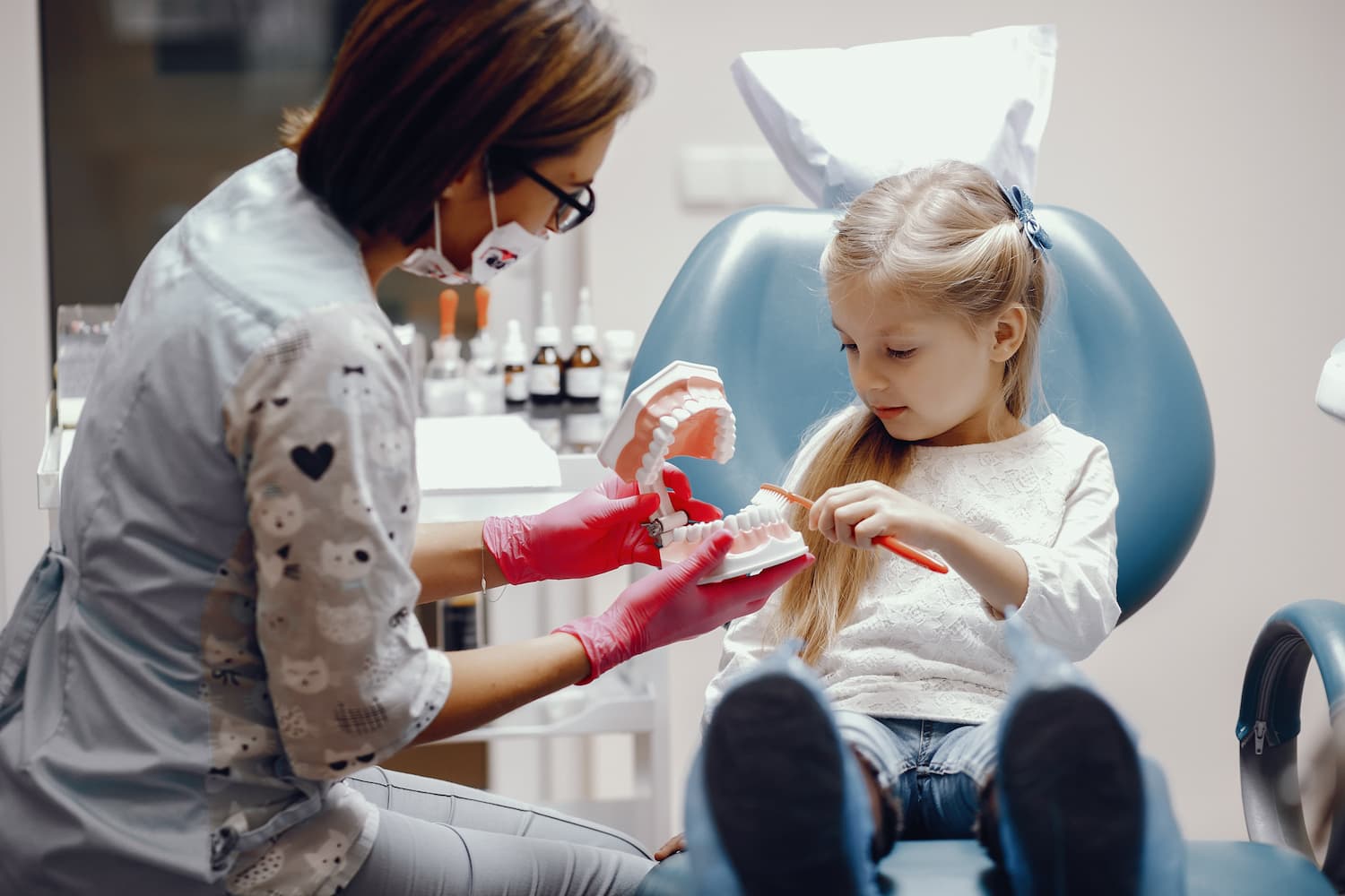 5 consejos para preparar a tu hijo para su primera visita al dentista